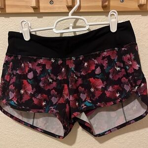 Lululemon size 4 Speed Up low-rise lined short 2.5” multicolor floral pattern